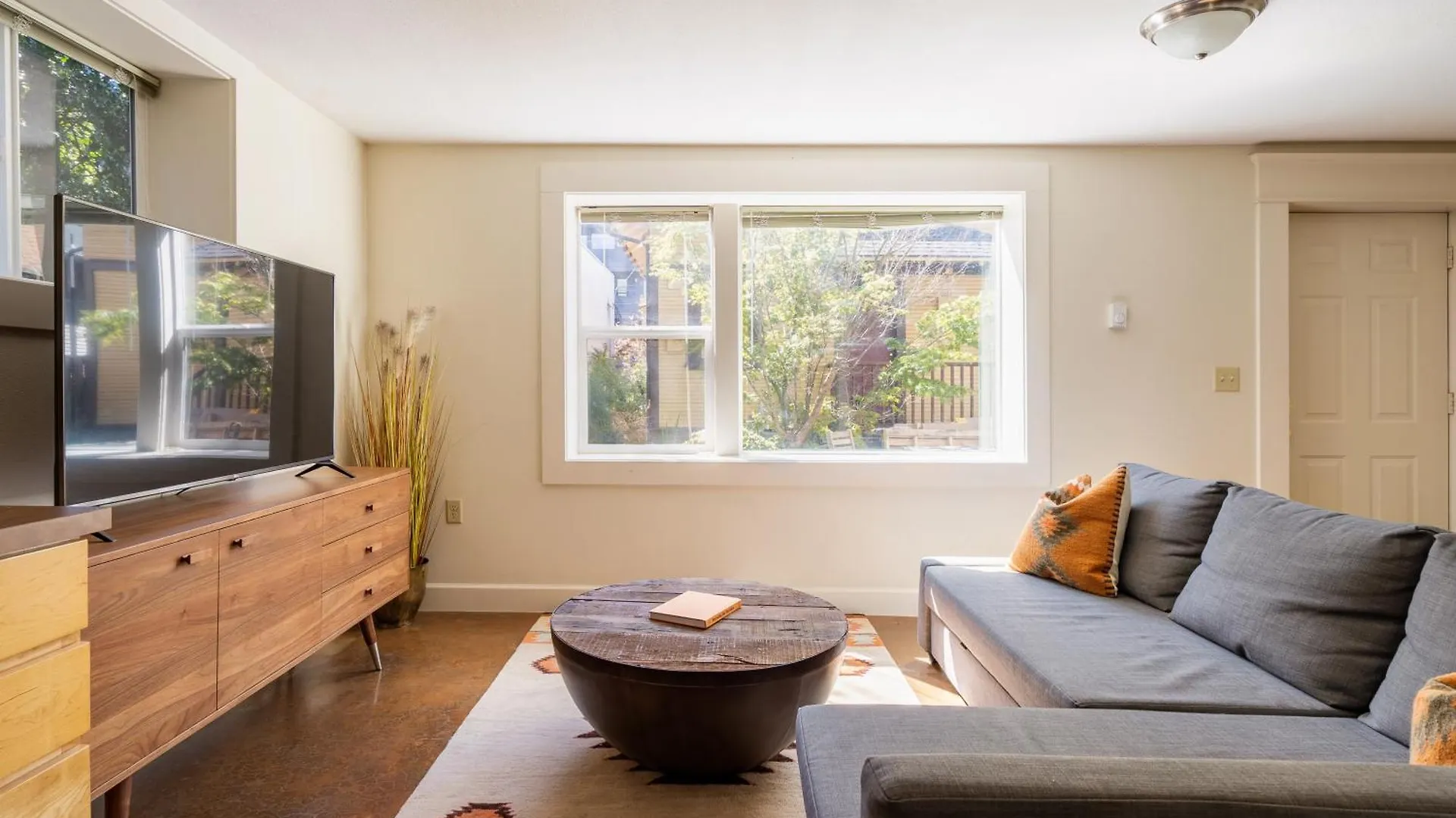 Stay Portland - Joshua Tree Vibes In Se Pdx - Local Bars & Food United States