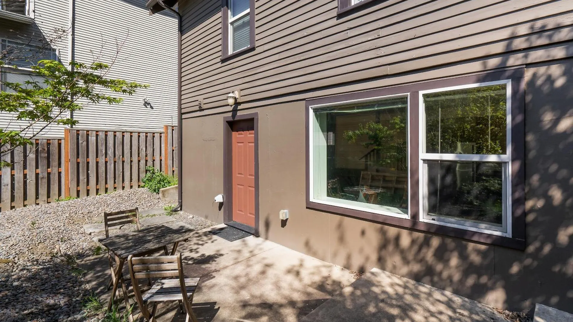 Stay Portland - Joshua Tree Vibes In Se Pdx - Local Bars & Food