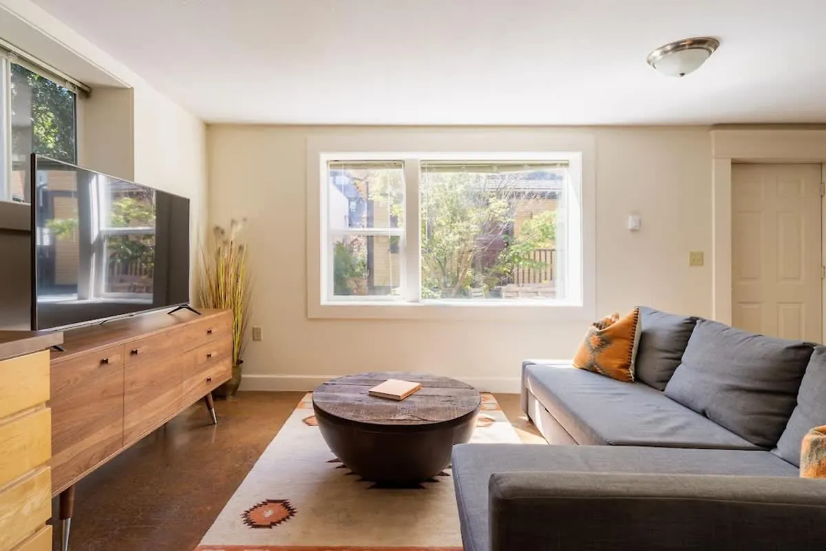 Stay Portland - Joshua Tree Vibes In Se Pdx - Local Bars & Food 0*,  United States
